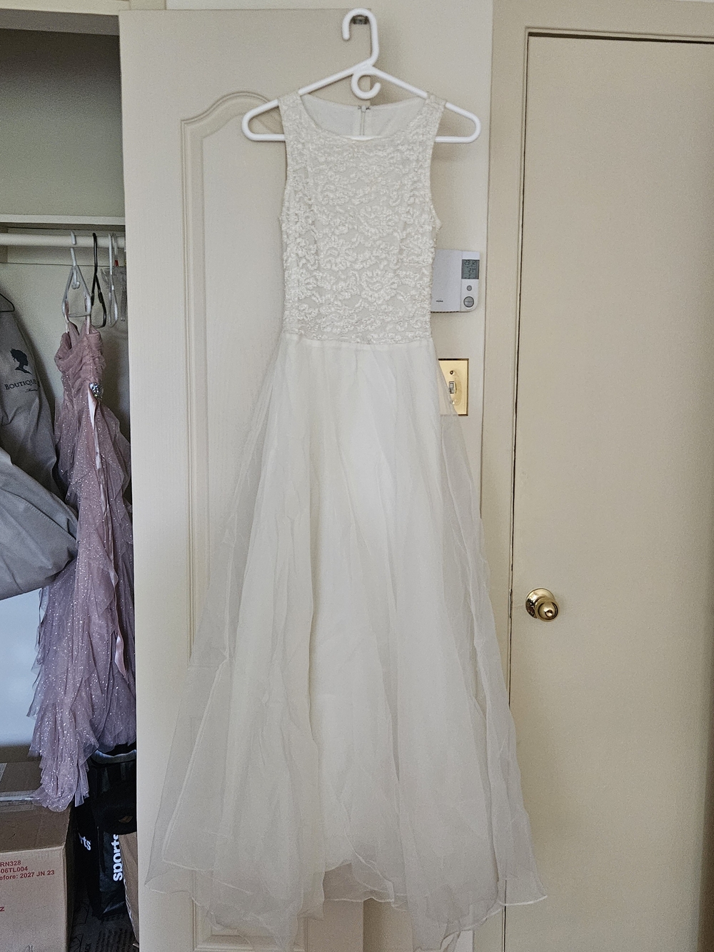 Elegant White Lace Bodice Maxi Dress